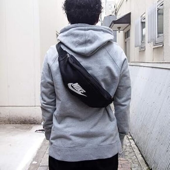 Nike Black Heritage Hip Fanny Pack Bag Waist Belt Buckle Crossbody Sling - Picture 2 of 11